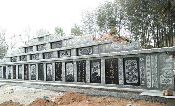  墓碑，對(duì)逝者懷念和情感交流的媒介